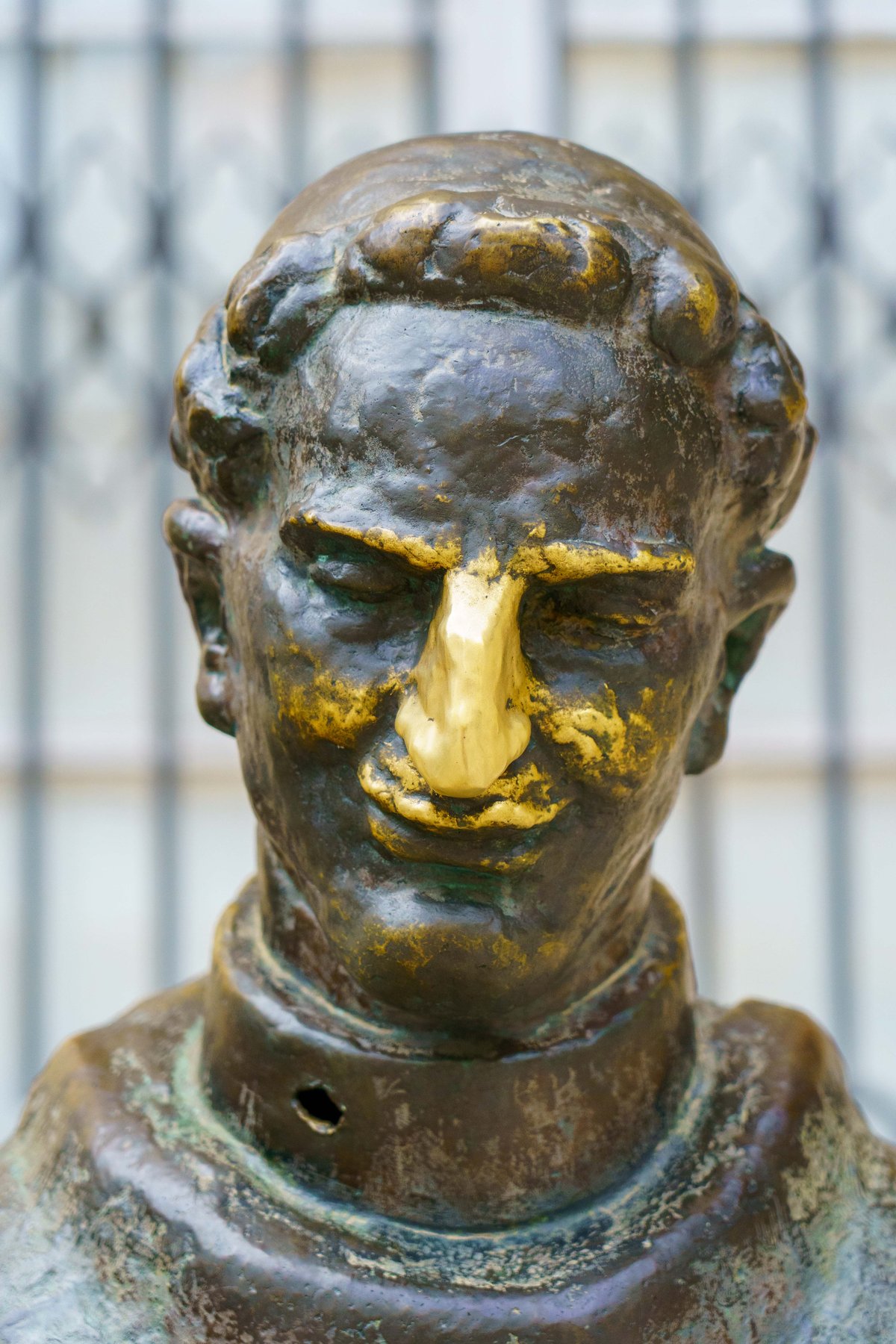 The Marin Držić statue with its nose rubbed gold for luck