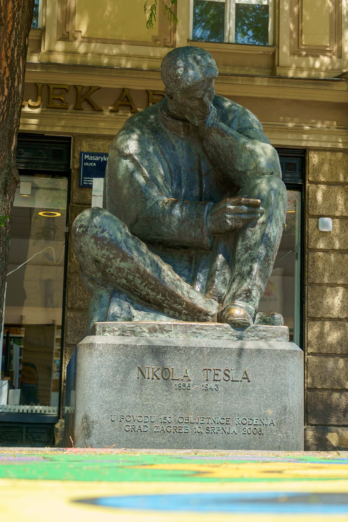 Nikola Tesla statue