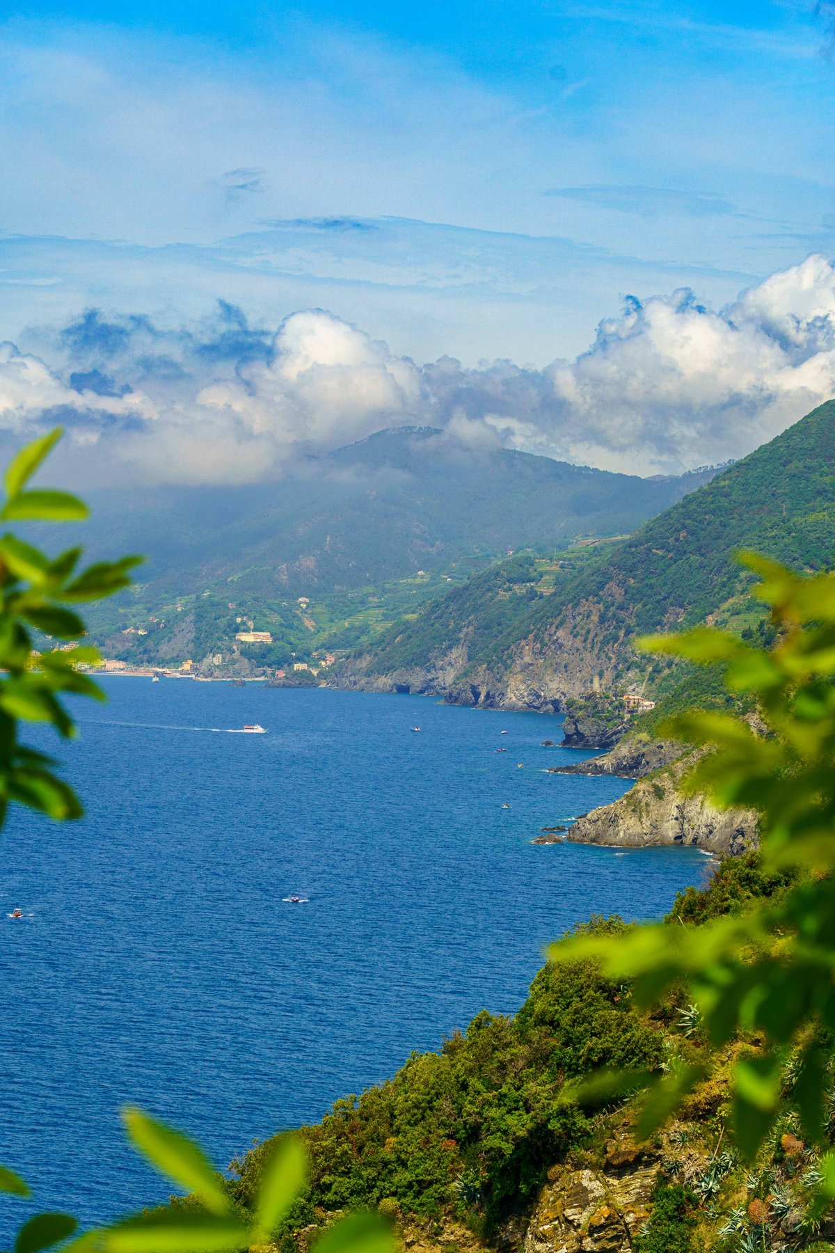 The coastline stretching from Corniglia toward Manarola