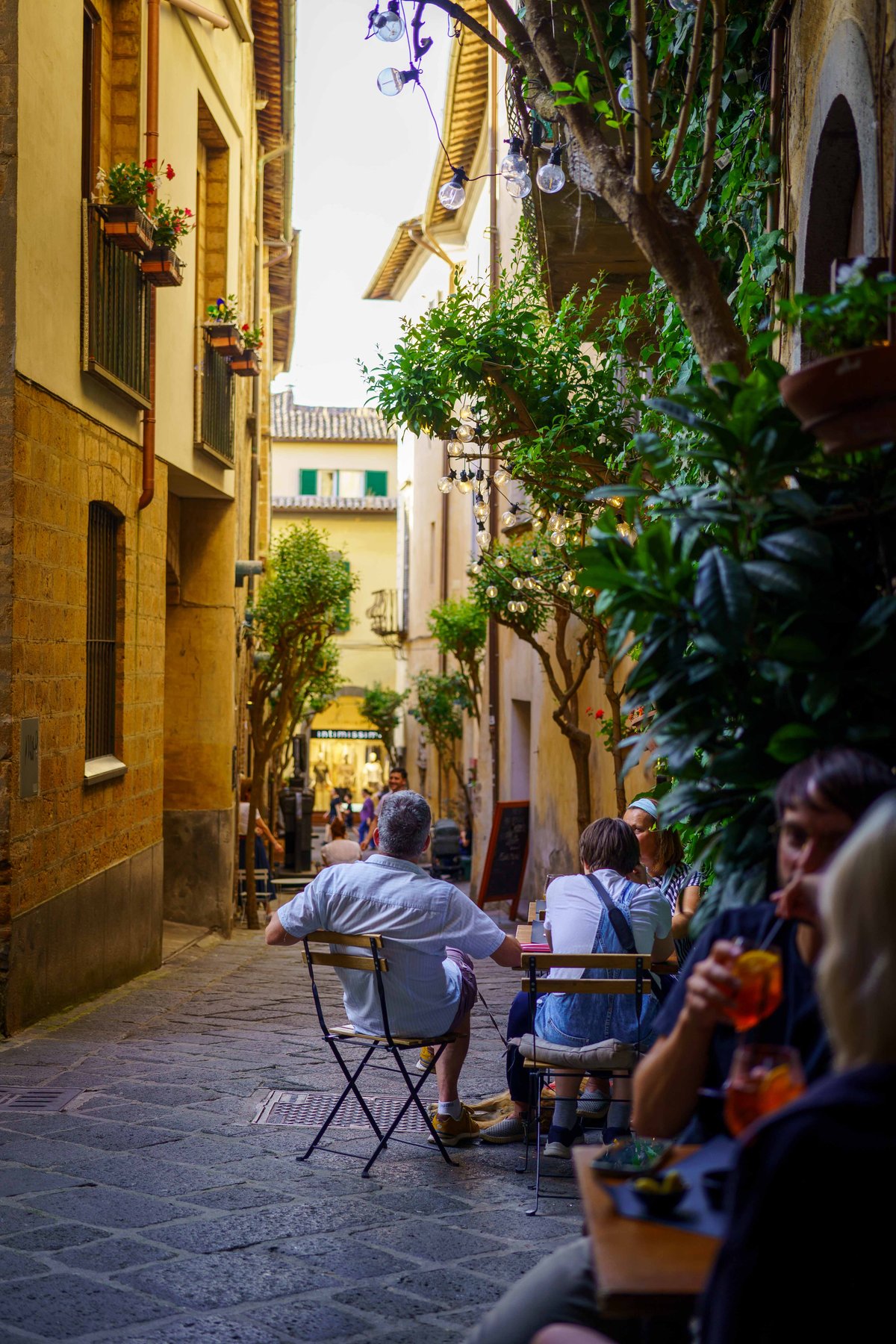 An alley outside Febo with outdoor cafe seating in Orvieto