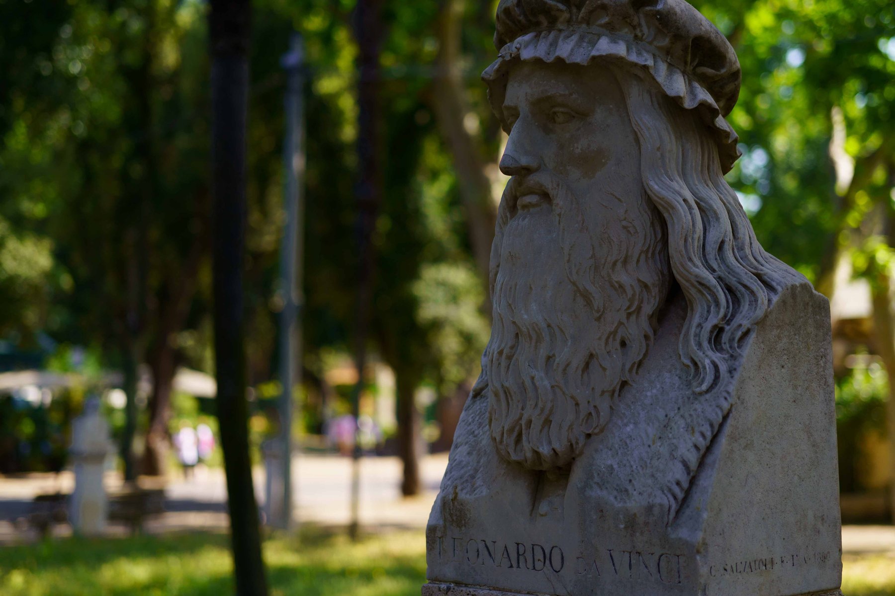A marble bust of Leonardo da Vinci in a Rome park
