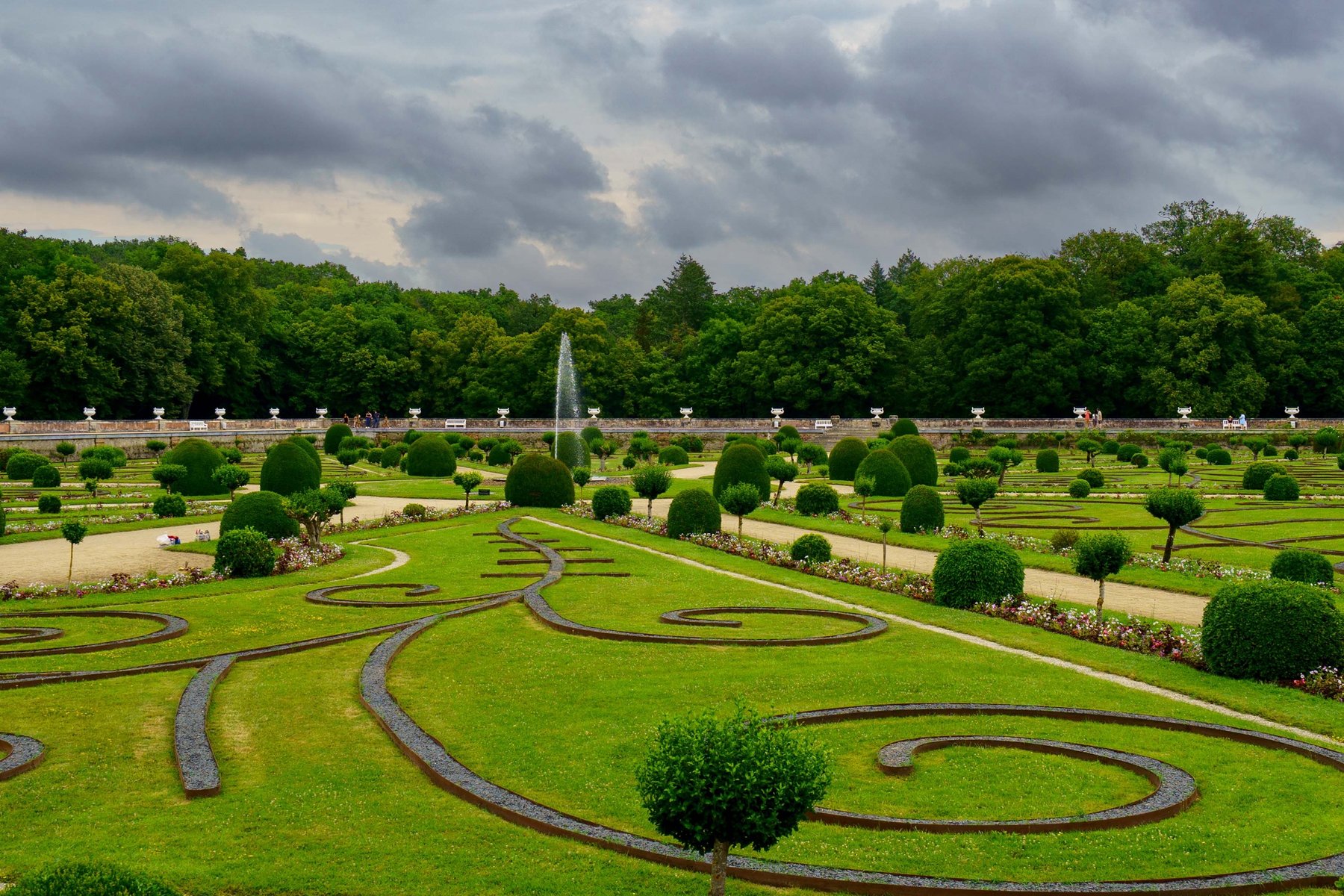 The ornamental garden at Chenonceau, its swirling parterre and fountain
