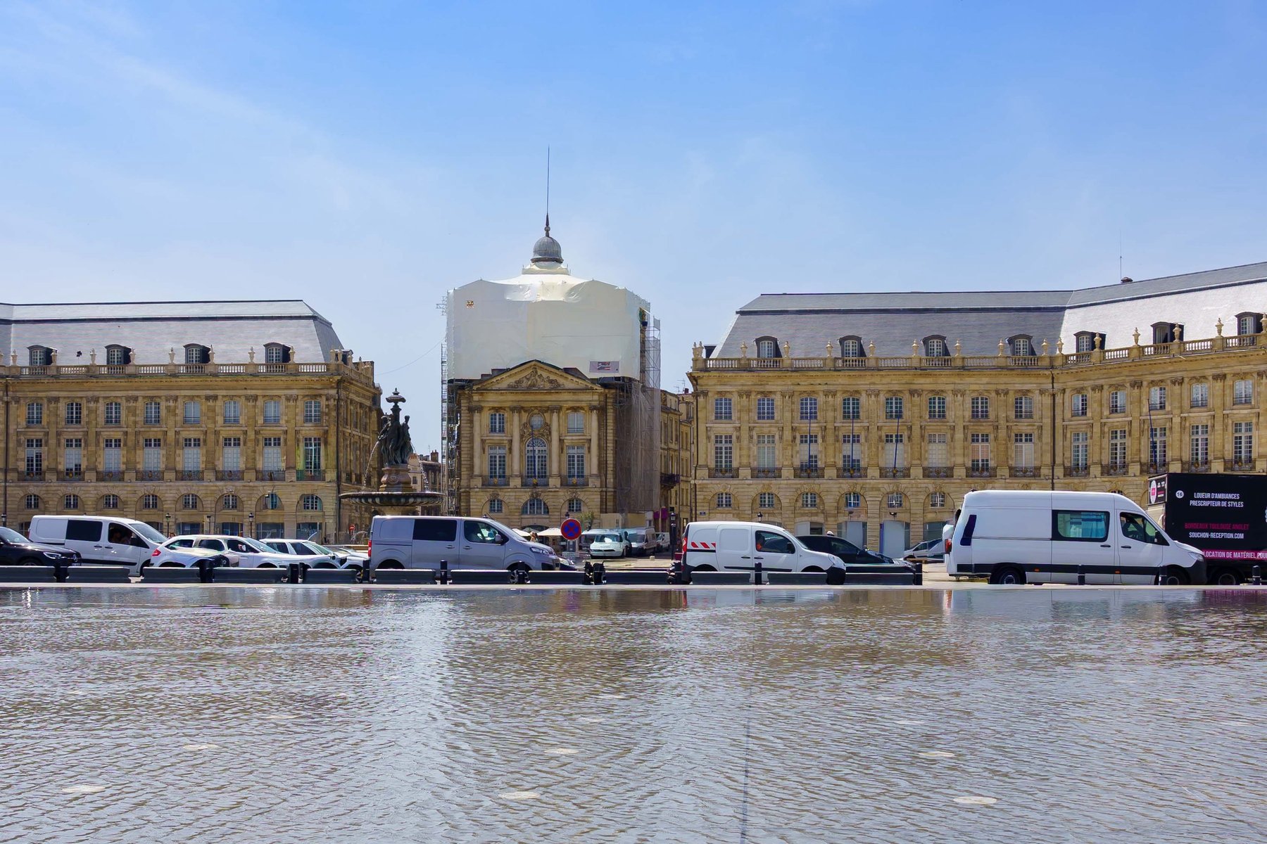 The mirroir d'eau reflecting the Palais de la Bourse in Bordeaux, France