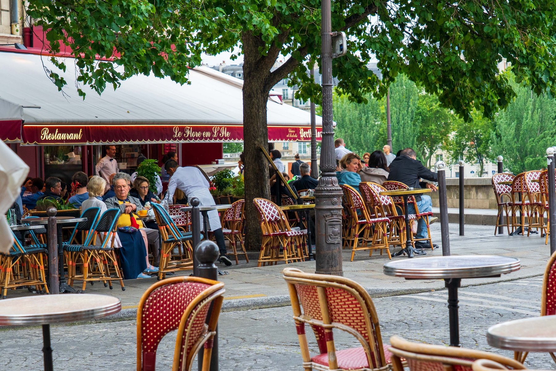 Sidewalk tables at Le Flore en l'Ile in Paris, France