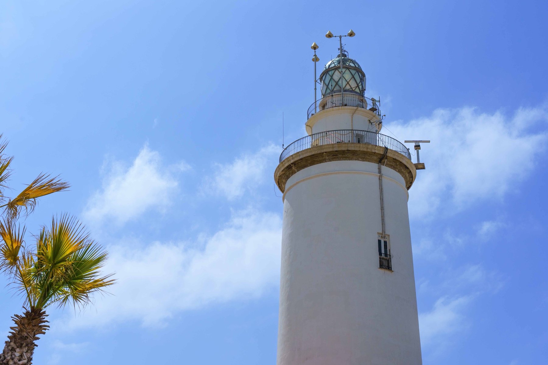 La Farola, the white lighthouse at the end of the Palmeral de las Sorpresas