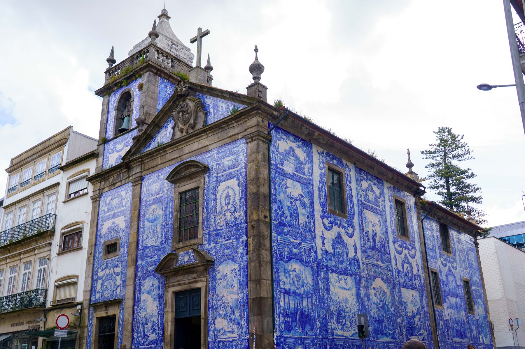 The blue and white azulejo-tiled exterior of Capela das Almas in Porto