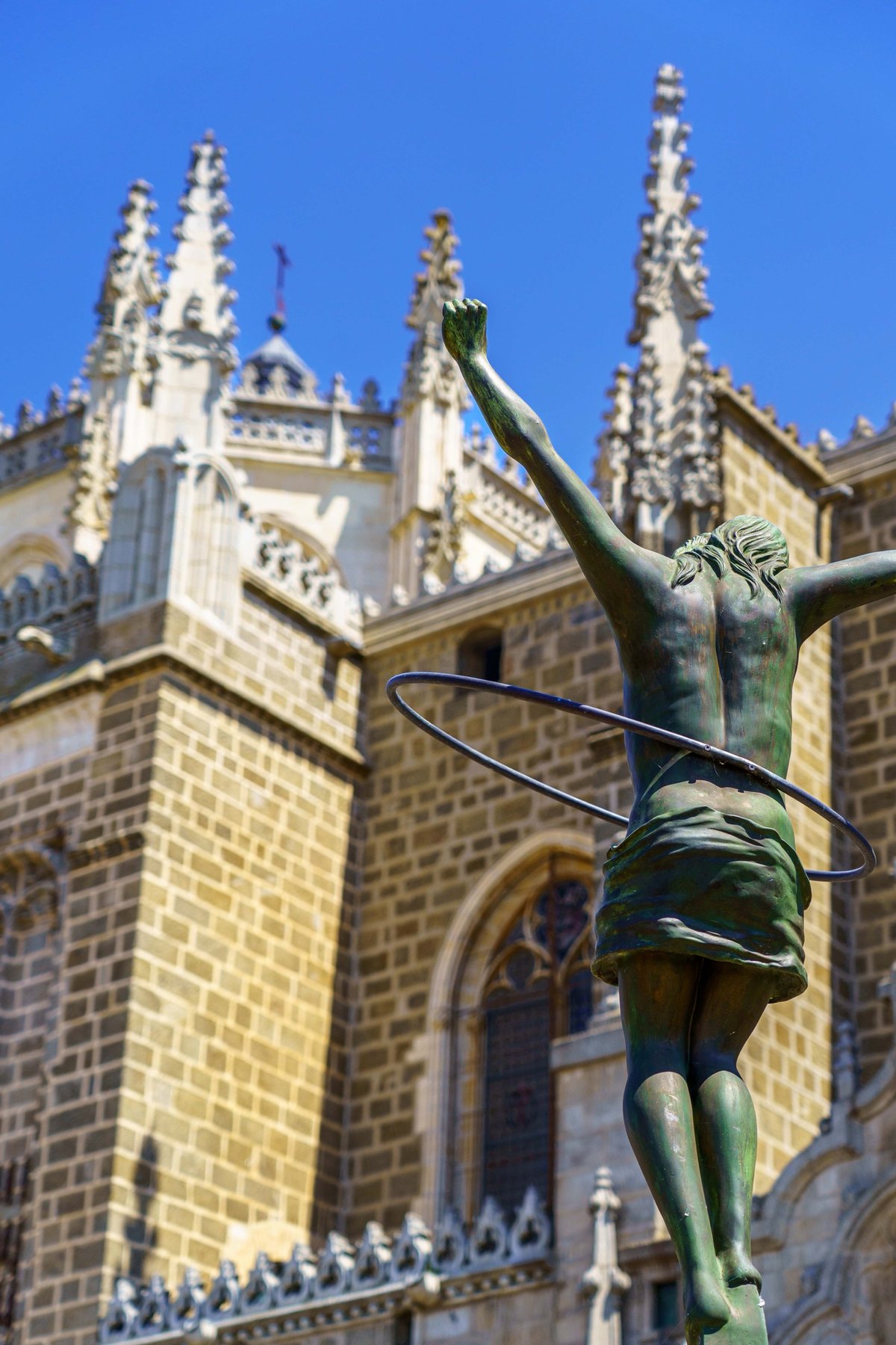 La Ascensión, a bronze sculpture of Christ encircled by a ring, near San Juan de los Reyes in Toledo